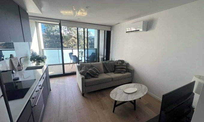 Reid Apartment | Central CBD | Parking | Sleeps 4 | WIFI