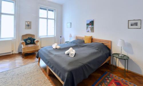 Landstrasse Apartment | Central & Charming Viennese Flat