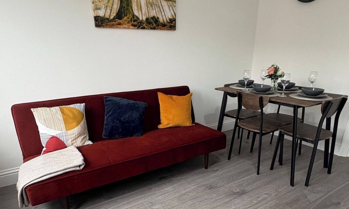 Chelmsford Apartment | Central Chelmsford 2-Bed Apt, 5 mins to Station