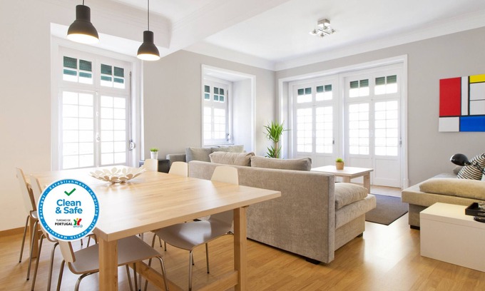 Misericordia Apartment | Central Chiado 2E by Central Hill