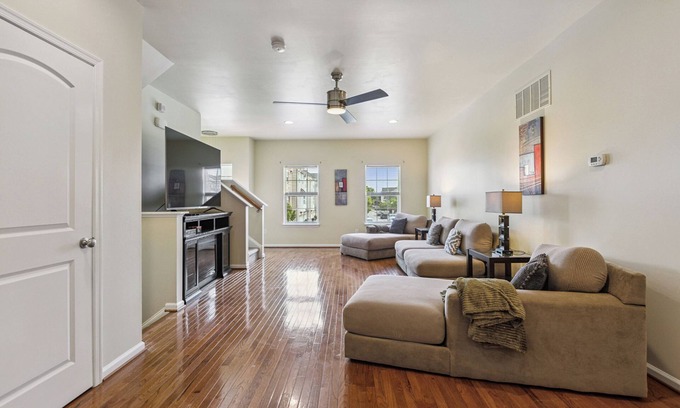 Christiana House | Central Christiana Moderno - 3-BR Townhome in delightful Newark with AC and more