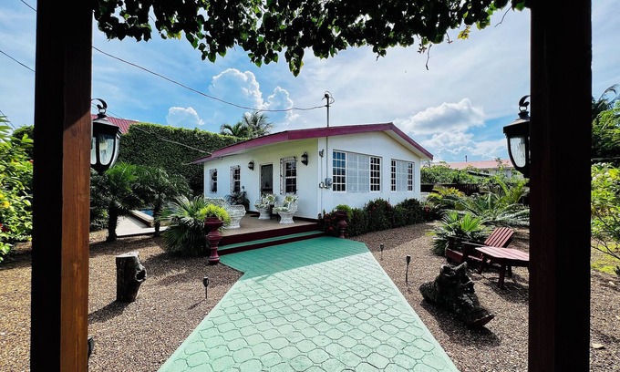 Belize City House | Central City “Haven” Private Flat & Pool