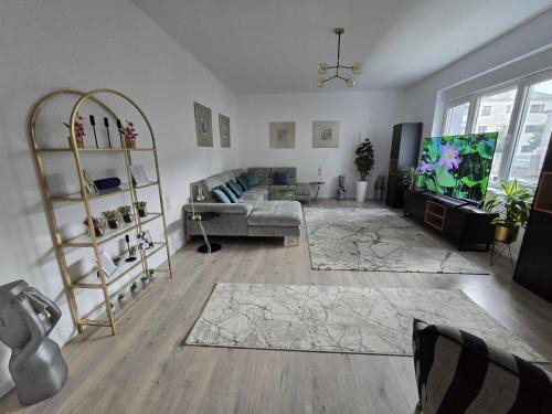 Three Oaks Apartment | Central City Residence
