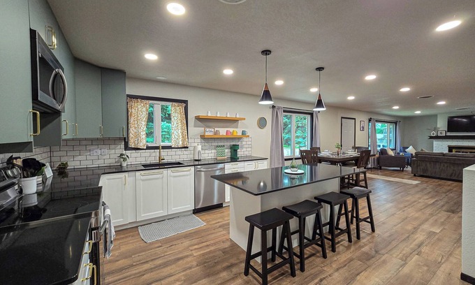 Bismarck House | Central City Retreat - Spacious four bedroom home, Sleeps 12, Family-friendly