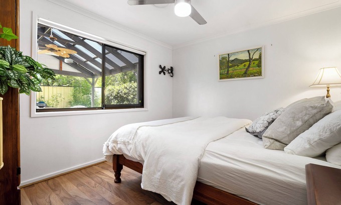 Narrabundah House | Central Classy and Tranquil Retreat