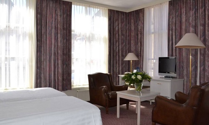 Brielle Hotel | Central Comfort with Easy Access to the Seaside! Free Breakfast and Parking!