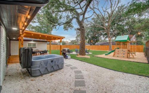Houston House | Central Convenience x Modern Luxury - Heart of Houston