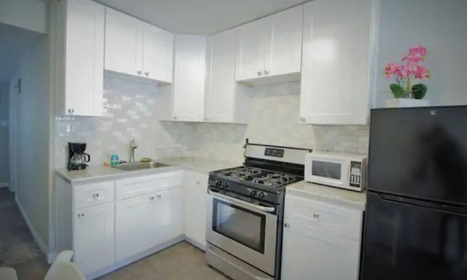 Shearer Hills - Ridgeview House | Central & Convenient, Airport-5Min, Anywhere-10Min
