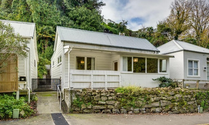 Napier House | Central Cottage - Napier Holiday Home