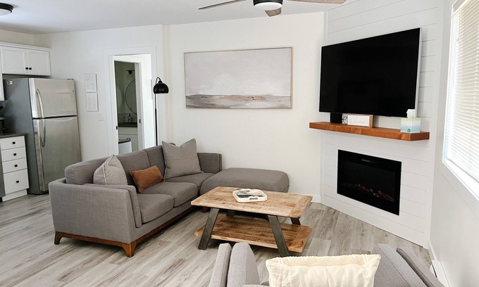 North End House | Central + Cozy 2 Bdrm House Minutes to Downtown - pet friendly
