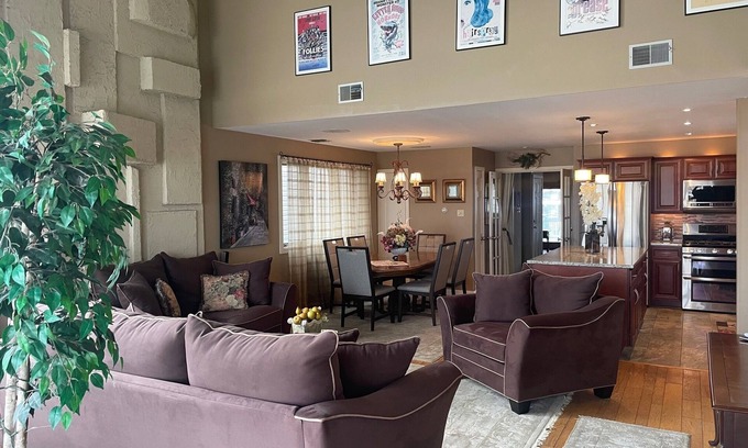 North End House | Central Downtown Location within walking to beaches, and boardwalk! Pets OK!
