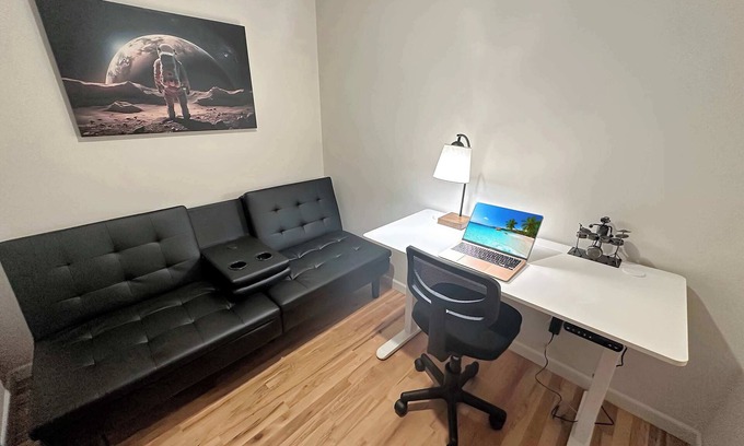 Historic Downtown La Crosse Apartment | Central Downtown Stay with flex space