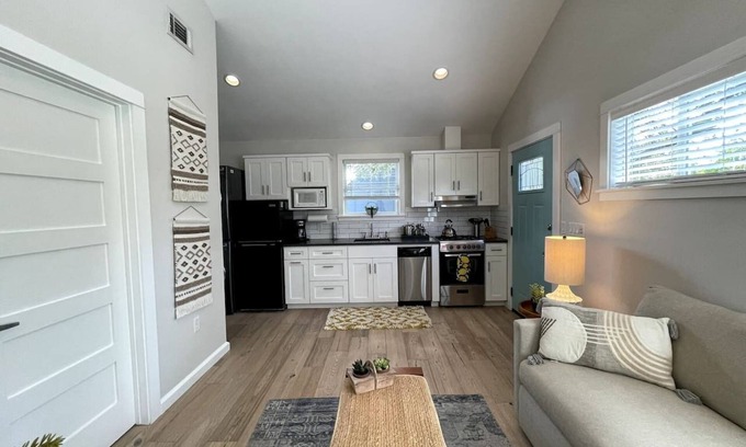 Blackshear-Prospect Hill Apartment | Central East Austin Abode | Modern Comforts + More