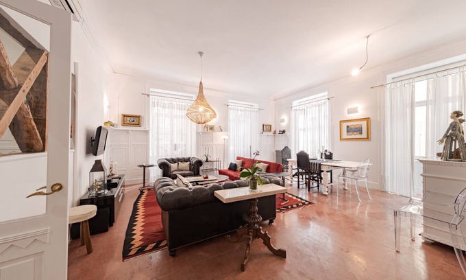 Baixa Apartment | Central Elegant Spacious Apartment in Baixa 107