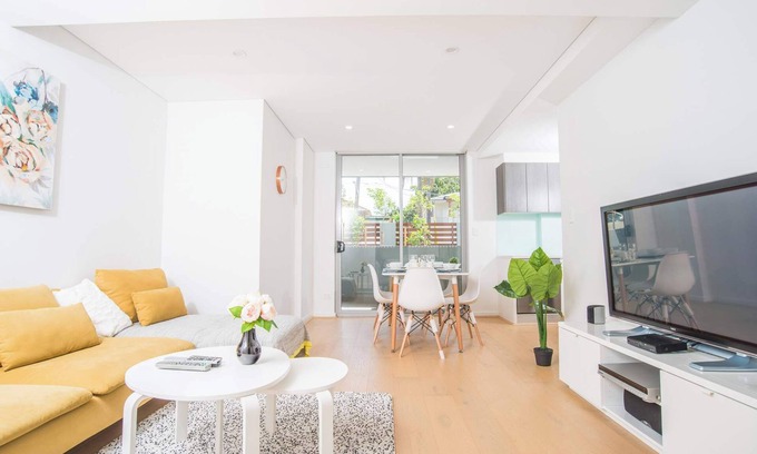 Epping Apartment | Central Epping Retreat | Walk to Train, Dining, Shops