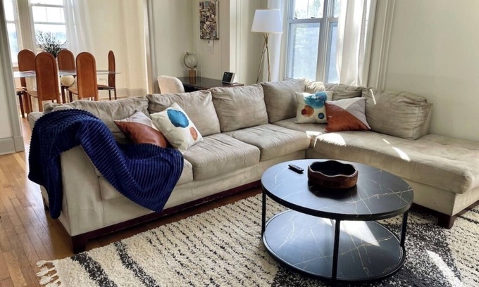 DeBaliviere Place Apartment | Central & Equipped Homey Oasis! Bordering forest park