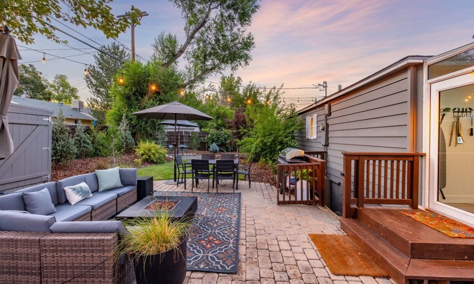 Old Southwest House | Central Family & Work Friendly House w Backyard