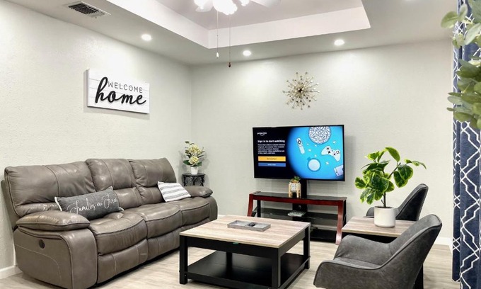 Frisco House | Central Frisco - renovated nice & cozy unit 3 bed & 2 bath - free wifi & parking