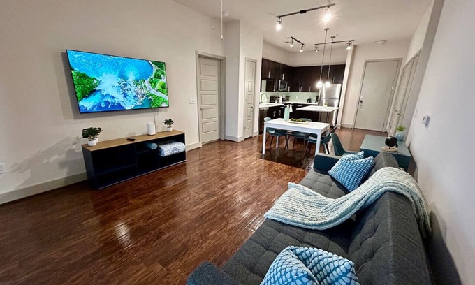 Washington Ave./ Memorial Park Apartment | Central Heights functional 2/2 Long-term Condo