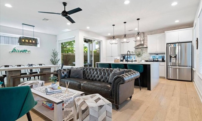 Swede Hill Apartment | Central House + Apt, sleeps 13!