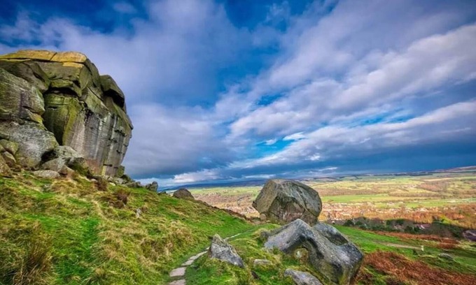 Ilkley Apartment | CENTRAL ILKLEY Most popular holiday cabin, wood fire, free parking, EV Charger