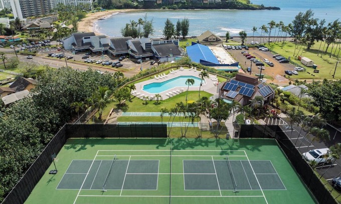 Nawiliwili Apartment | Central Kauai Location – Walk to Beach, Enjoy Pool & Explore the Island Easily