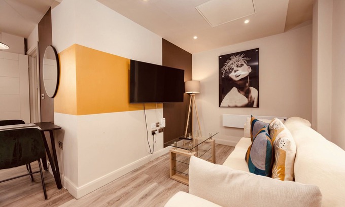 Leeds Apartment | Central Leeds Penthouse 2BR Duplex&Free Parking