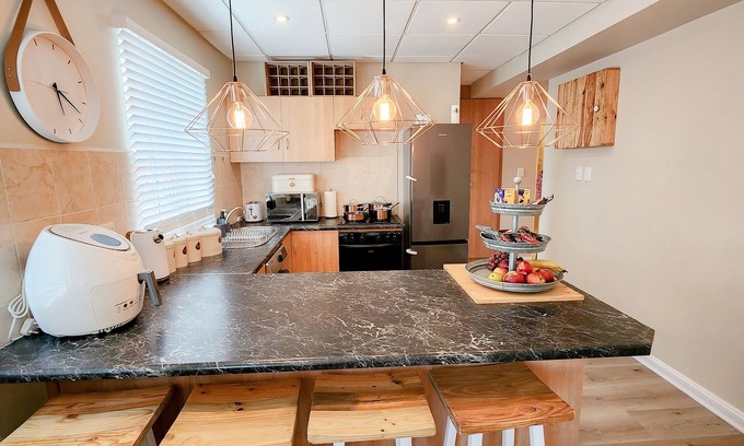 Paarl Apartment | Central located on the Main rd, fully equiped apartment.