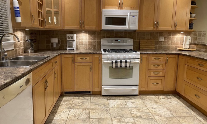 Central Lonsdale House | Central location 2 bedrooms spacious and bright