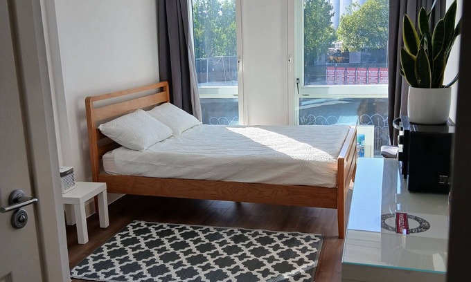 Brownswood Apartment | Central location. 5mins from Finsbury Park Station. Park views.