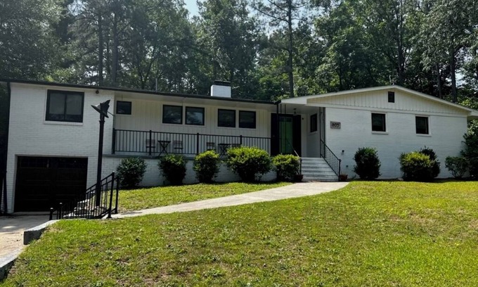 West Southern Pines House | Central LocationI Two Master King Suites I Games I 3 King bedrooms