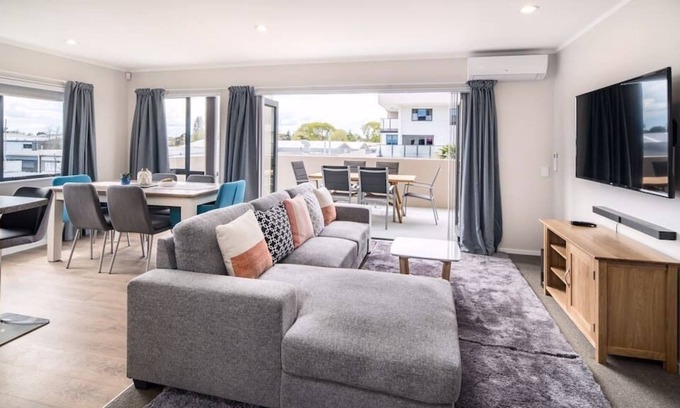 Manukau City Apartment | Central Manukau Escape