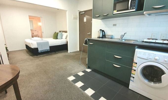 Grafton Apartment | Central & Minimal 1BR | Wifi & Netflix