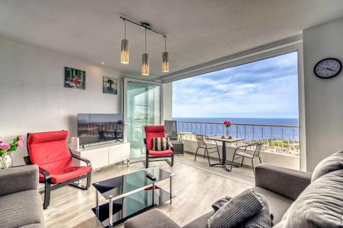 El Guincho Apartment | Central Modern Apartment with Private parking & Ocean view & Coffee corner