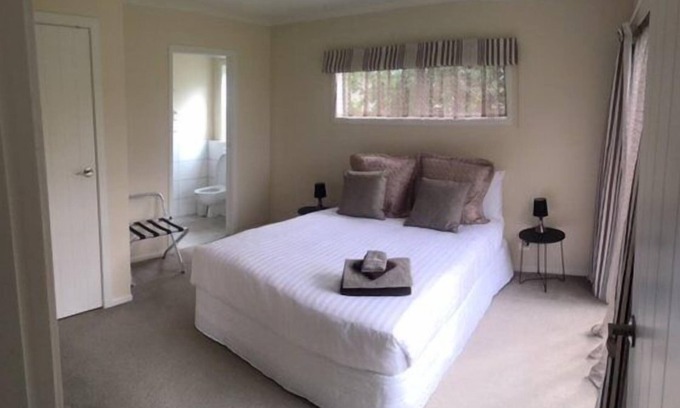 Hamilton North Apartment | Central, Modern Apartment on Minogue Park