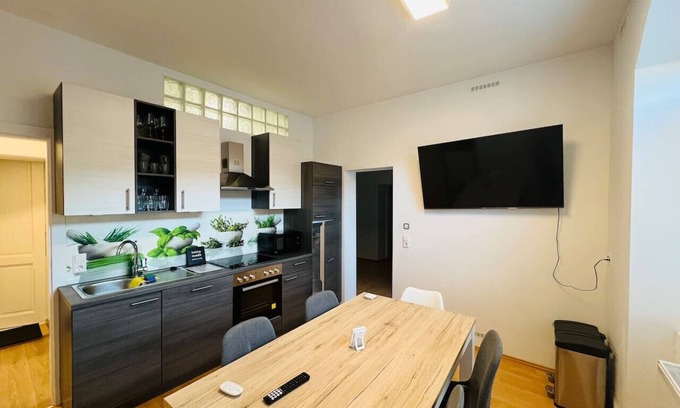 Leitendorf Apartment | Central - Modern - Free Parking - Top2