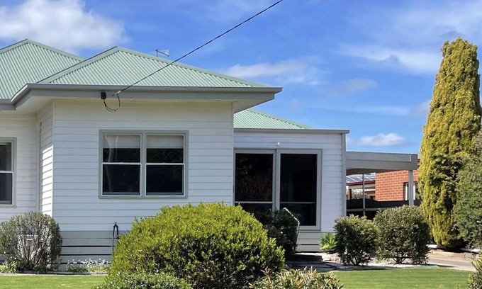 Murtoa House | Central Murtoa Home with Lake view, family friendly.