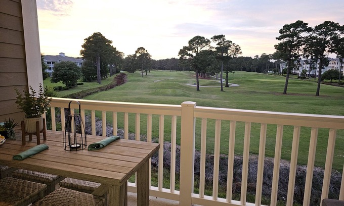 Central Myrtle Beach Condo | Central Myrtle, relaxing 2BR Condo on Golf Course – 1 Mile from the Beach!