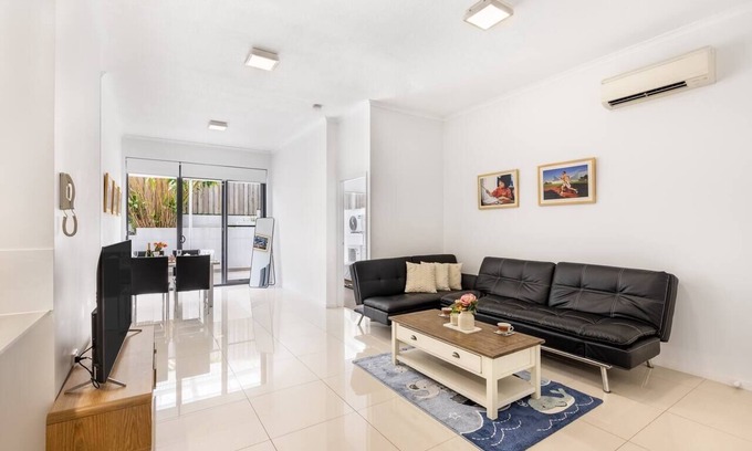 Toowong Apartment | Central of Toowong! Neat Apt Near Station