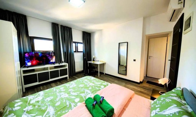 Bucharest City-Centre Apartment | Central Old Town Garden Oasis 9