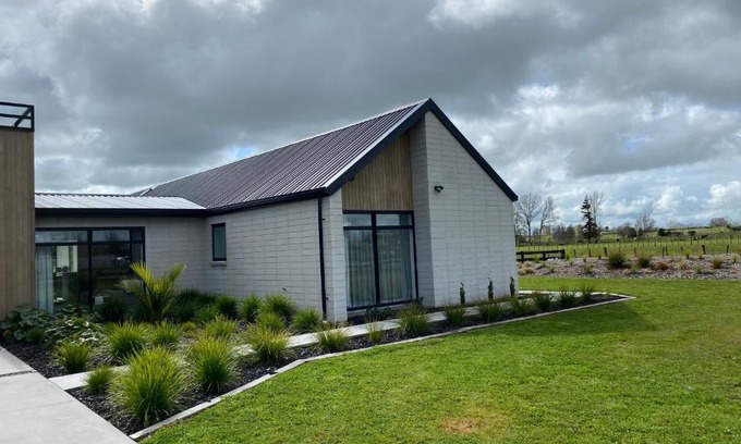 Waikato District House | Central One Bedroom Studio