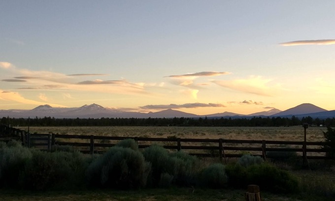 Crooked River Ranch House | Central Oregon Escape - Mountain Views - Hot Tub - AC and Fireplace
