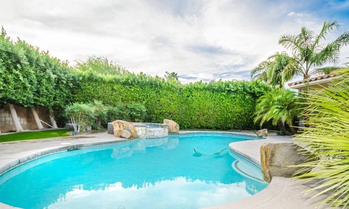 Sunrise Vista Chino House | Central Palm Springs 4 Bed 4 Bath Home