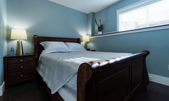 Fernwood Apartment | Central Park Prestige (B) - A Brand New Boutique Hotel Style Room Near Downtown