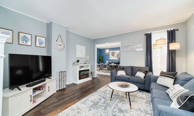 Manistee House | Central & Peaceful 3-bed home with a fireplace