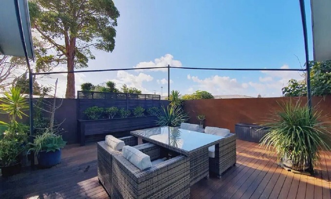 Auckland House | Central - Private and Quiet King Suite Unit