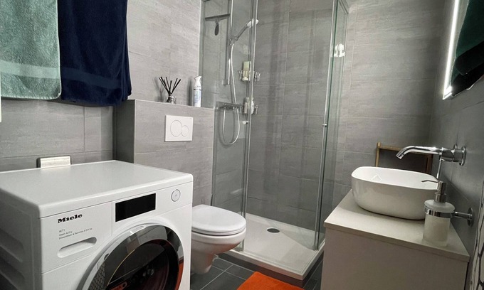 Noes Apartment | Central & quiet 1-bed flat - parking/pool/WiFi/balcony/4' to gondola