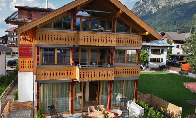 Oberstdorf Apartment | Central, quiet location, 5-star comfort, south-facing balcony, mountain railroads unlimited 2024