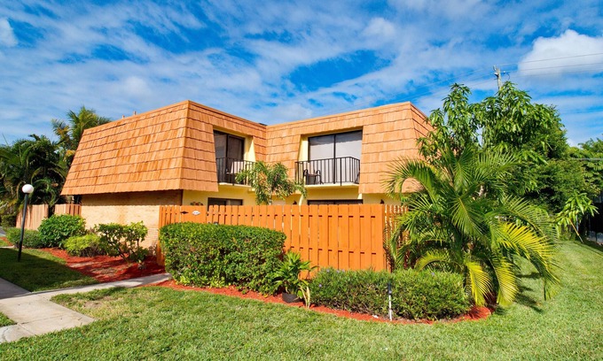 Biggar House | Central Quiet Location, only 12 Miles to Ft. Myers Beach