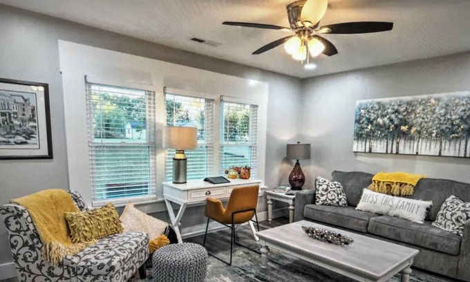 Lebanon House | Central Retreat A, NEW Family & Pet Friendly